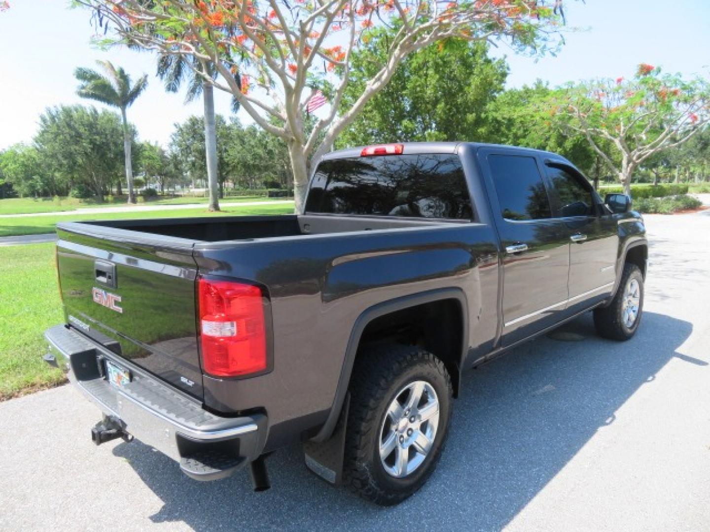 2014 /Black GMC Sierra 1500 SLT Crew Cab 2WD (3GTP1VEC2EG) with an 5.3L V8 OHV 16V engine, 6-Speed Automatic transmission, located at 4301 Oak Circle #19, Boca Raton, FL, 33431, (954) 561-2499, 26.388861, -80.084038 - Photo#22